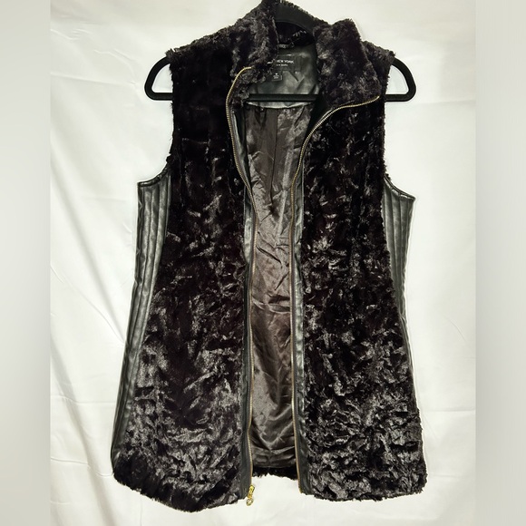 ANDREW MARC Faux Fur Vest With Gold Zipper - Picture 1 of 9